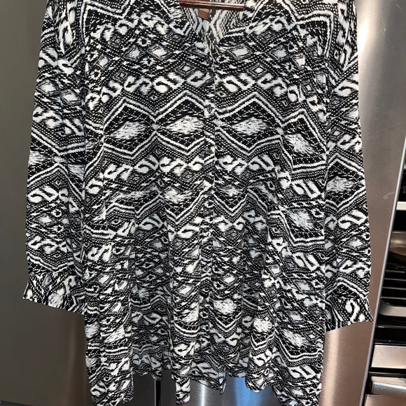 BIT and BRIDLE XL Shirt BLACK WHITE GEOMETRIC PEASANT BLOUSE Rayon Buttons FLOWY - Picture 11 of 12